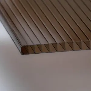 Kanalinio polikarbonato plokštė 8 mm Bronzas – PolyPiù UV-atspari 1500 g/m²